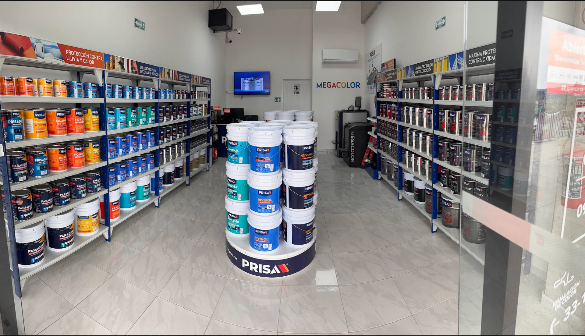 Interior de la tienda PRISA Capital Norte